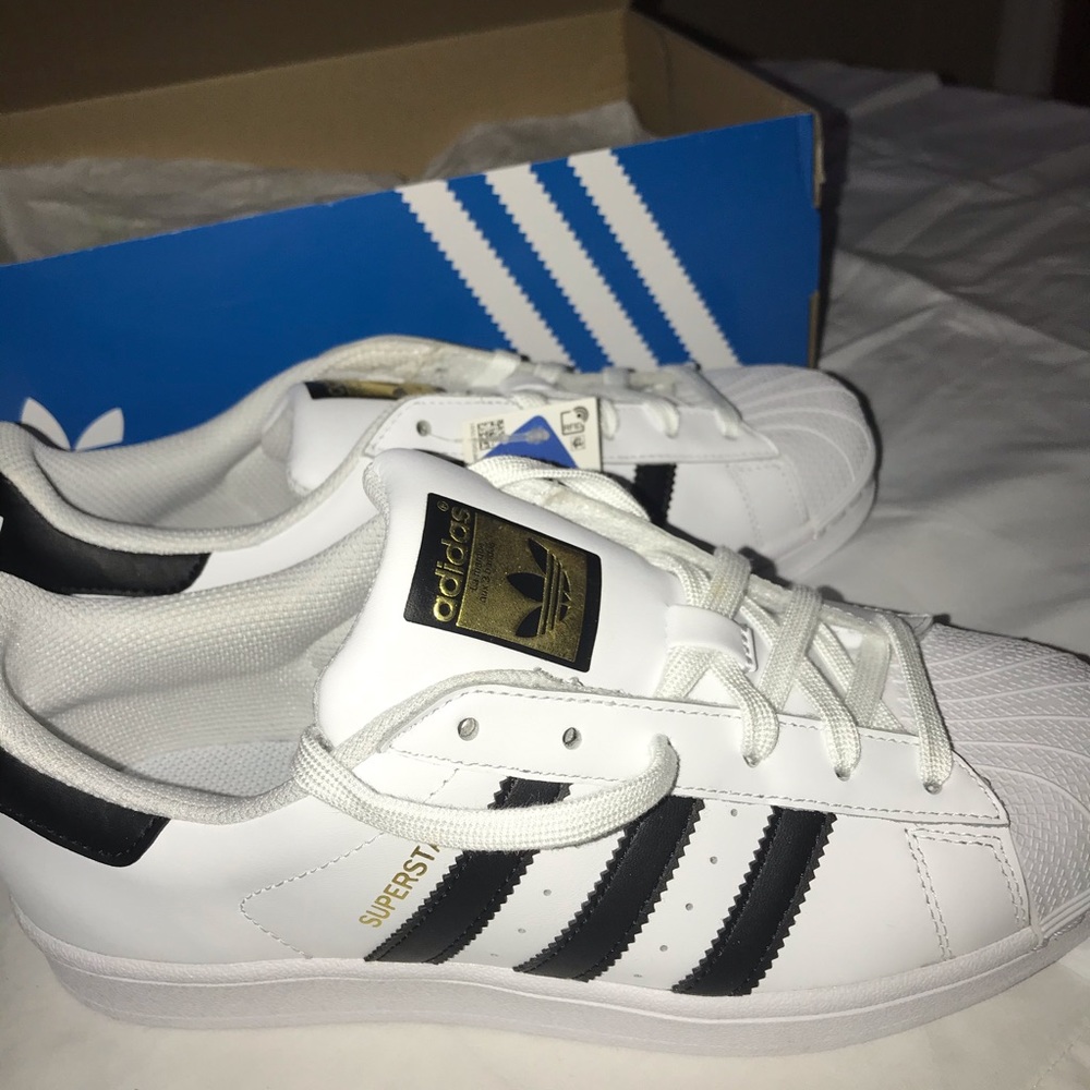 Shoes - Picture 2 of 4